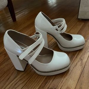 Steve Madden White babydoll heels